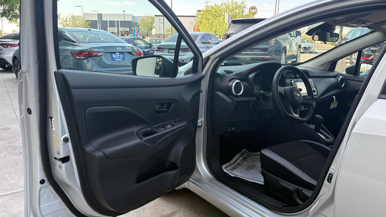 Nissan Versa S CVT 2025
