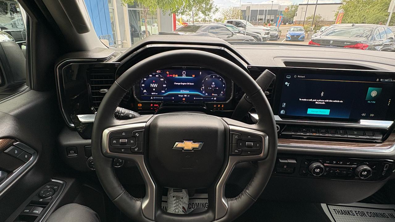 Chevrolet Silverado 1500 LT Crew Cab 2WD 2024
