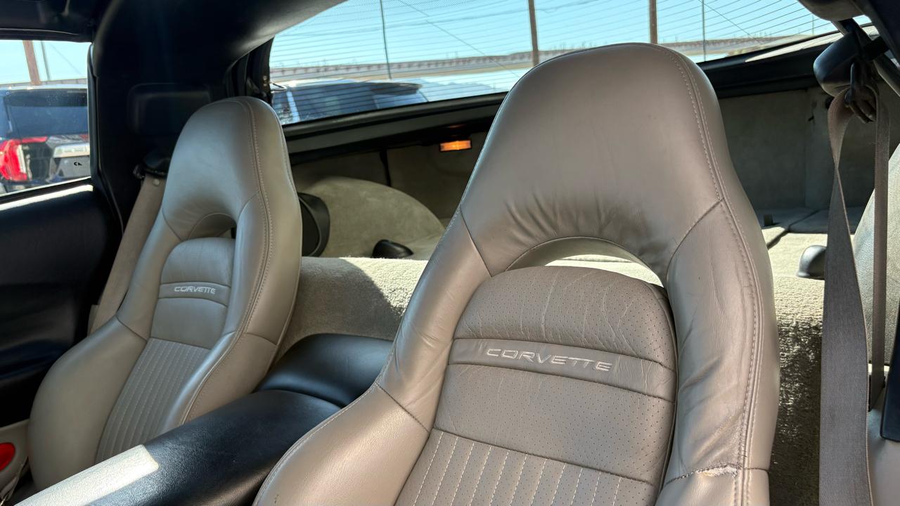 Chevrolet Corvette Coupe 2004