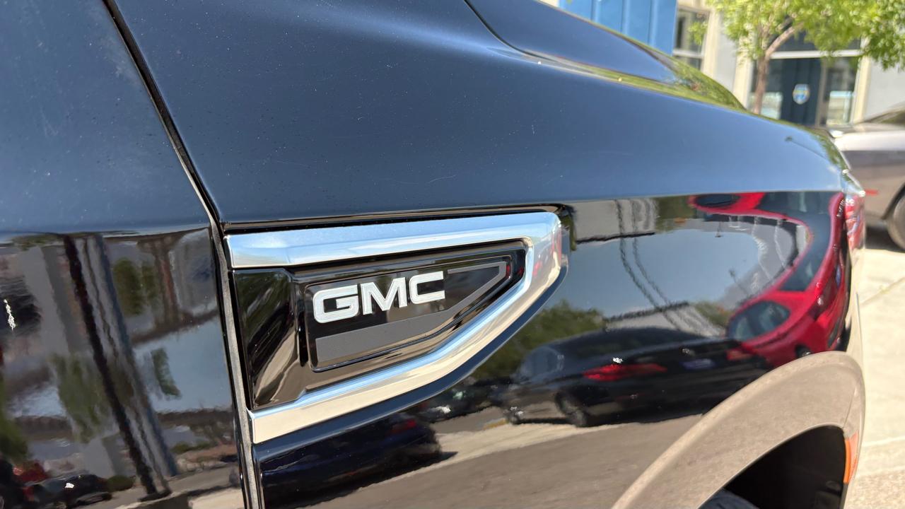 GMC Yukon Denali 4WD 2023