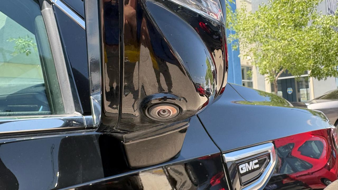 GMC Yukon Denali 4WD 2023