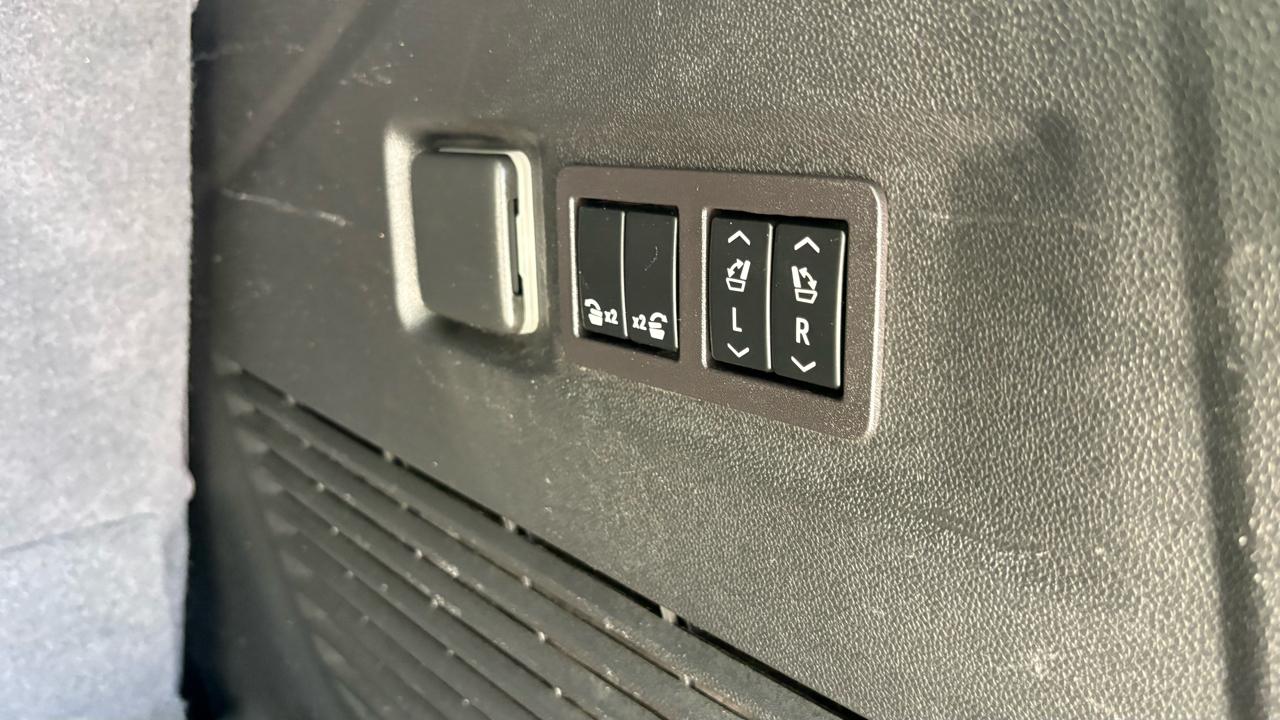 GMC Yukon Denali 4WD 2023