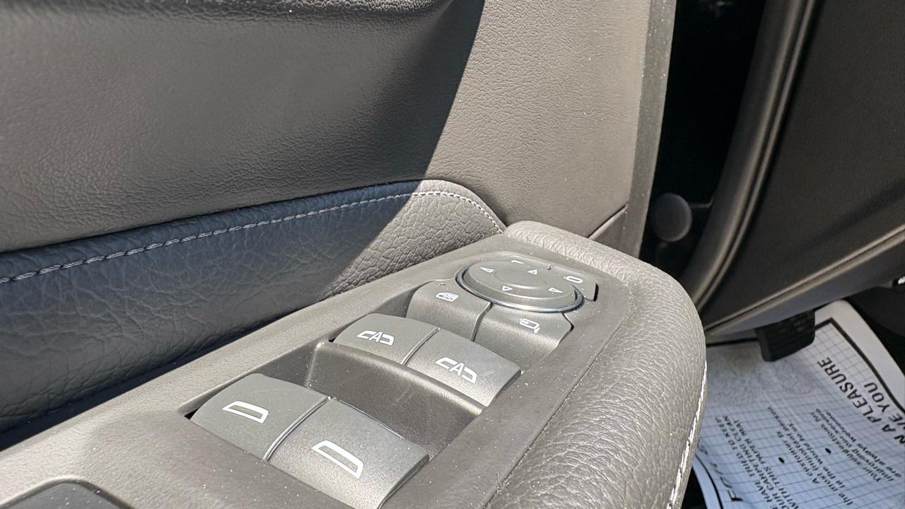 GMC Yukon Denali 4WD 2023