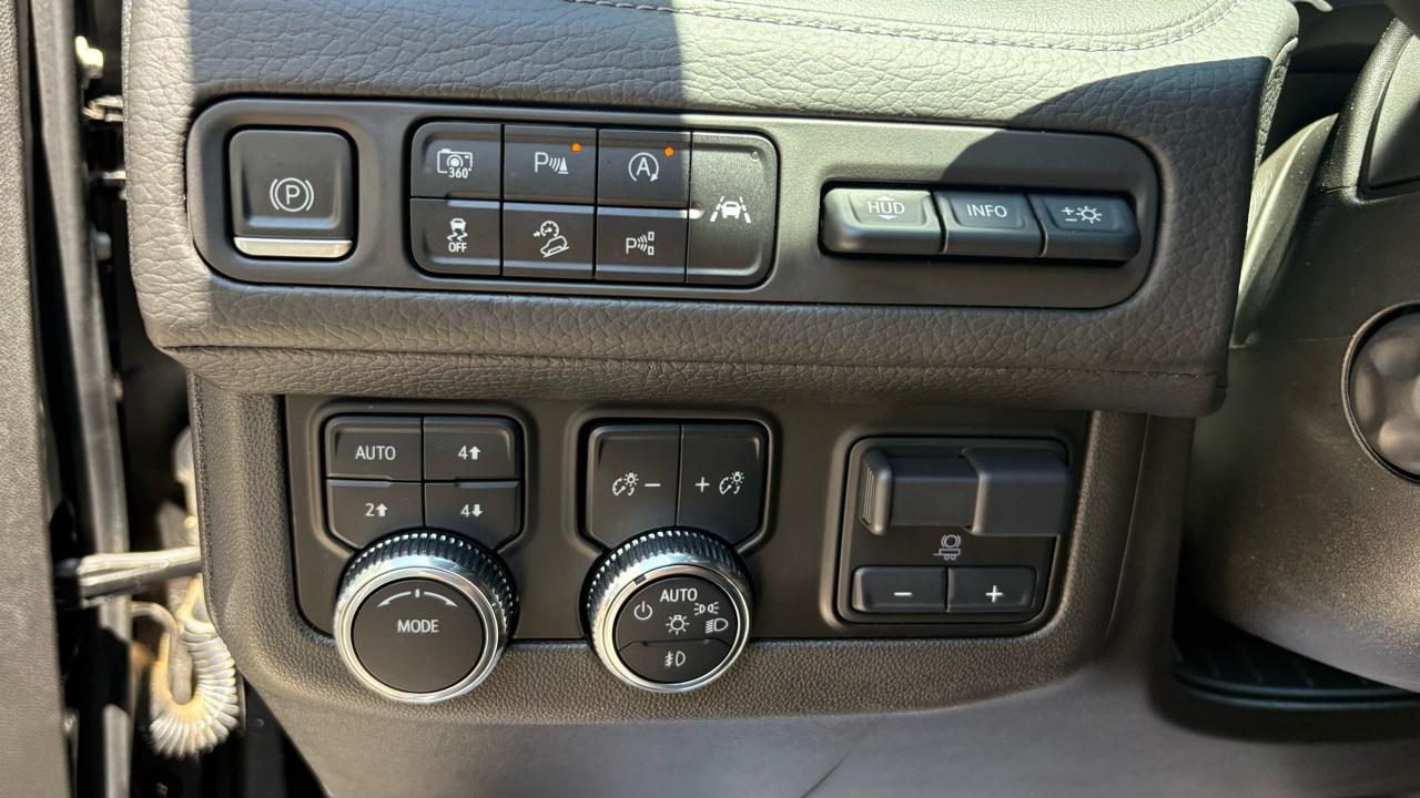 GMC Yukon Denali 4WD 2023