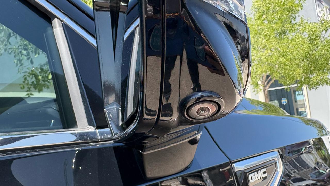 GMC Yukon XL Denali 4WD 2022
