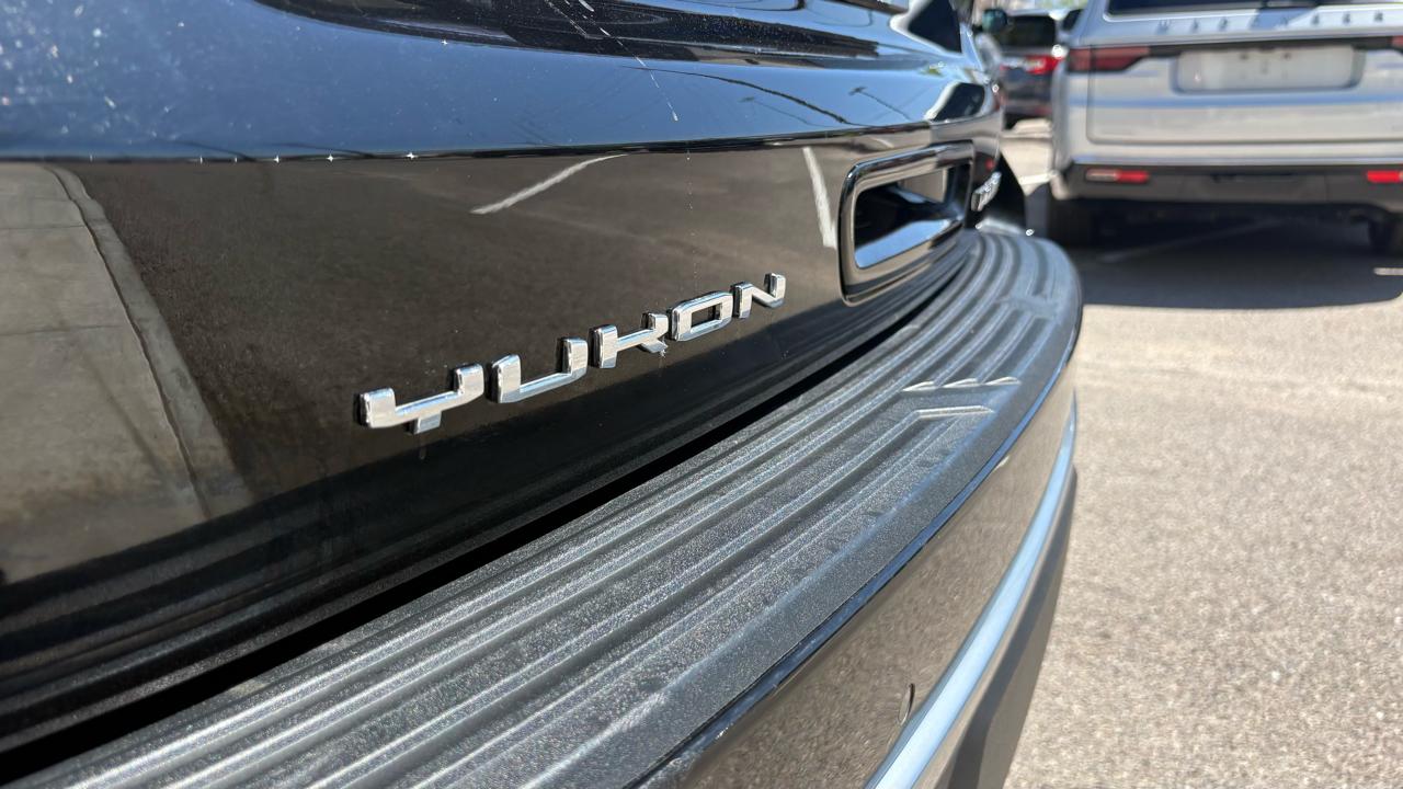 GMC Yukon XL Denali 4WD 2022