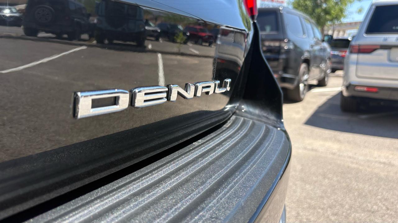 GMC Yukon XL Denali 4WD 2022