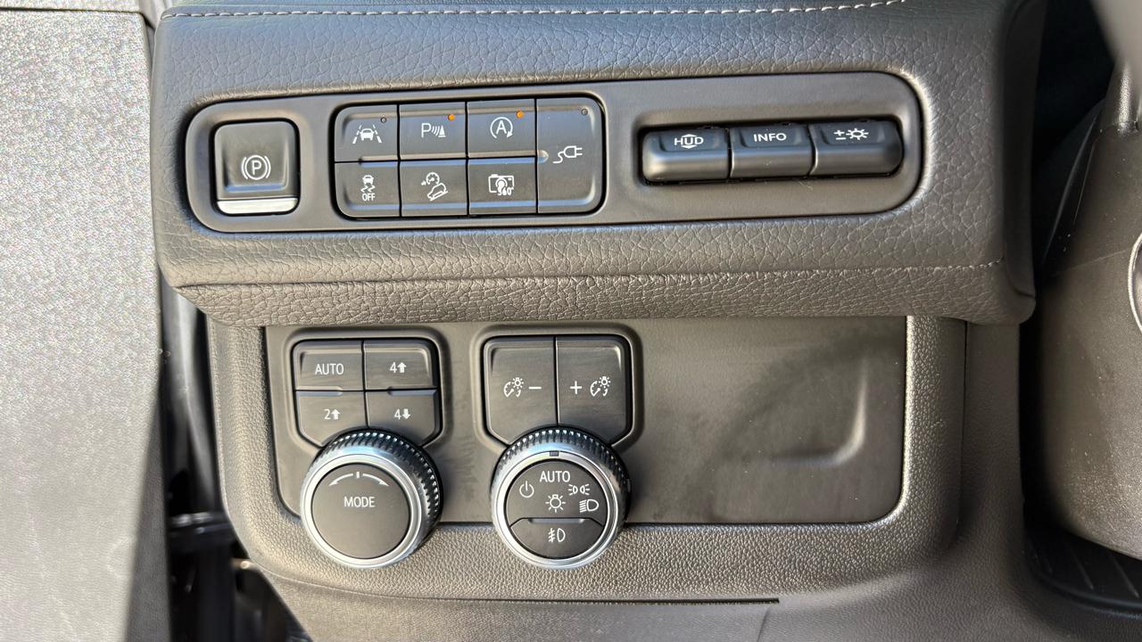 GMC Yukon XL Denali 4WD 2022