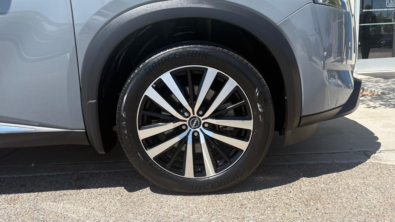 Nissan Pathfinder Platinum 2023