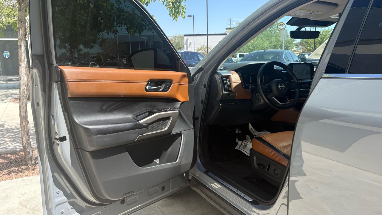 Nissan Pathfinder Platinum 2023