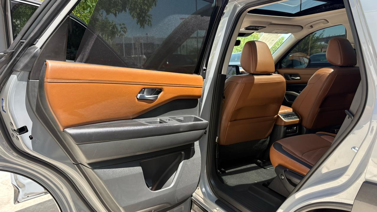 Nissan Pathfinder Platinum 2023
