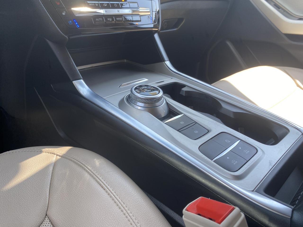 Ford Explorer XLT 2022