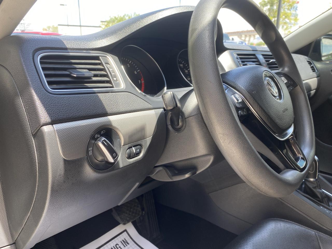 Volkswagen Jetta 1.4T SE 6A 2018
