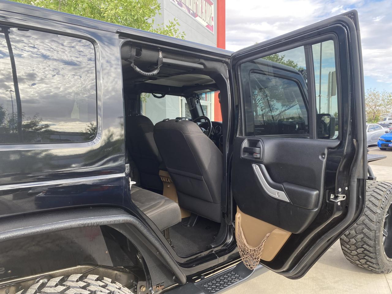 Jeep Wrangler Unlimited Sahara 4WD 2017