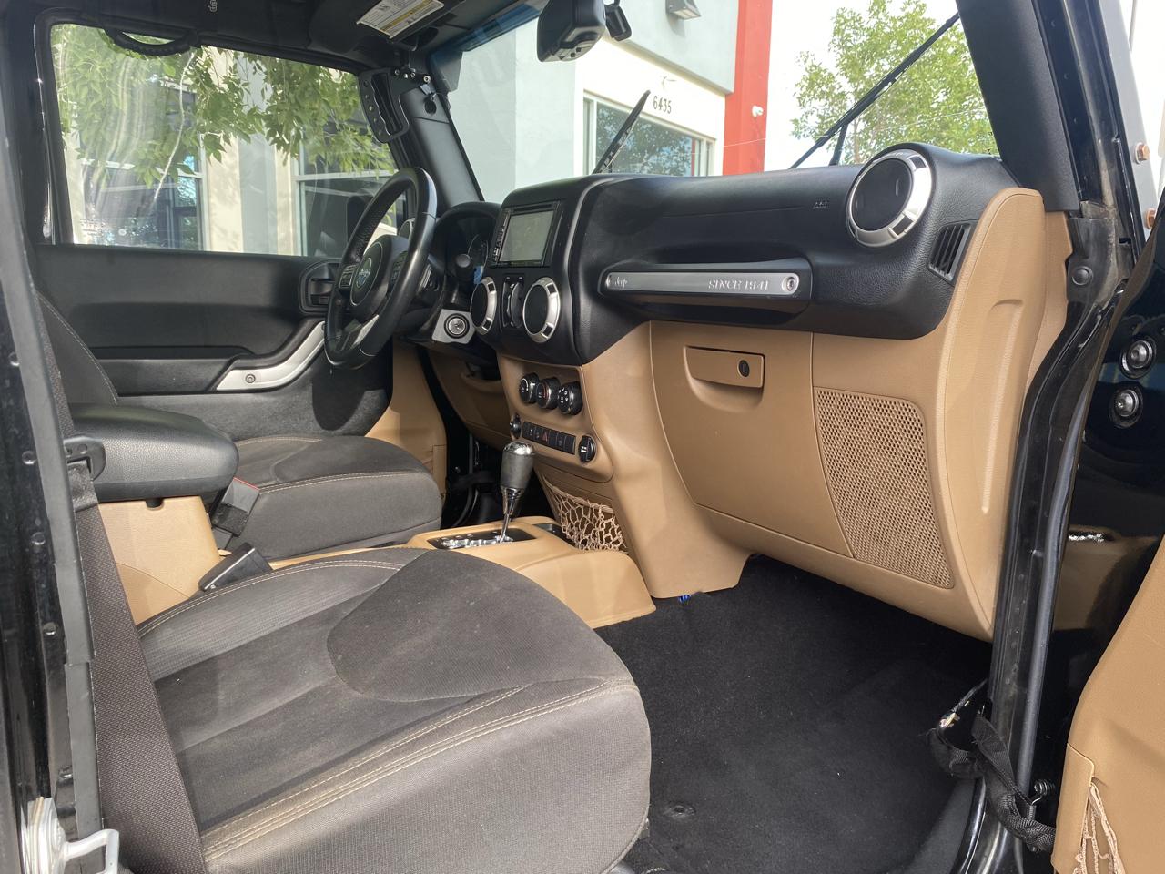 Jeep Wrangler Unlimited Sahara 4WD 2017