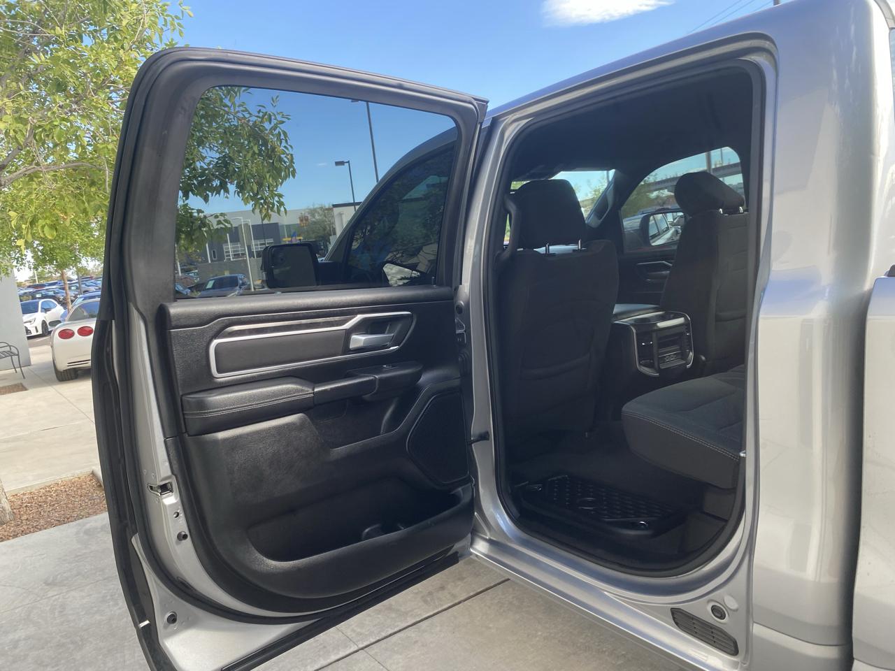 RAM 1500 Big Horn Crew Cab SWB 4WD 2023