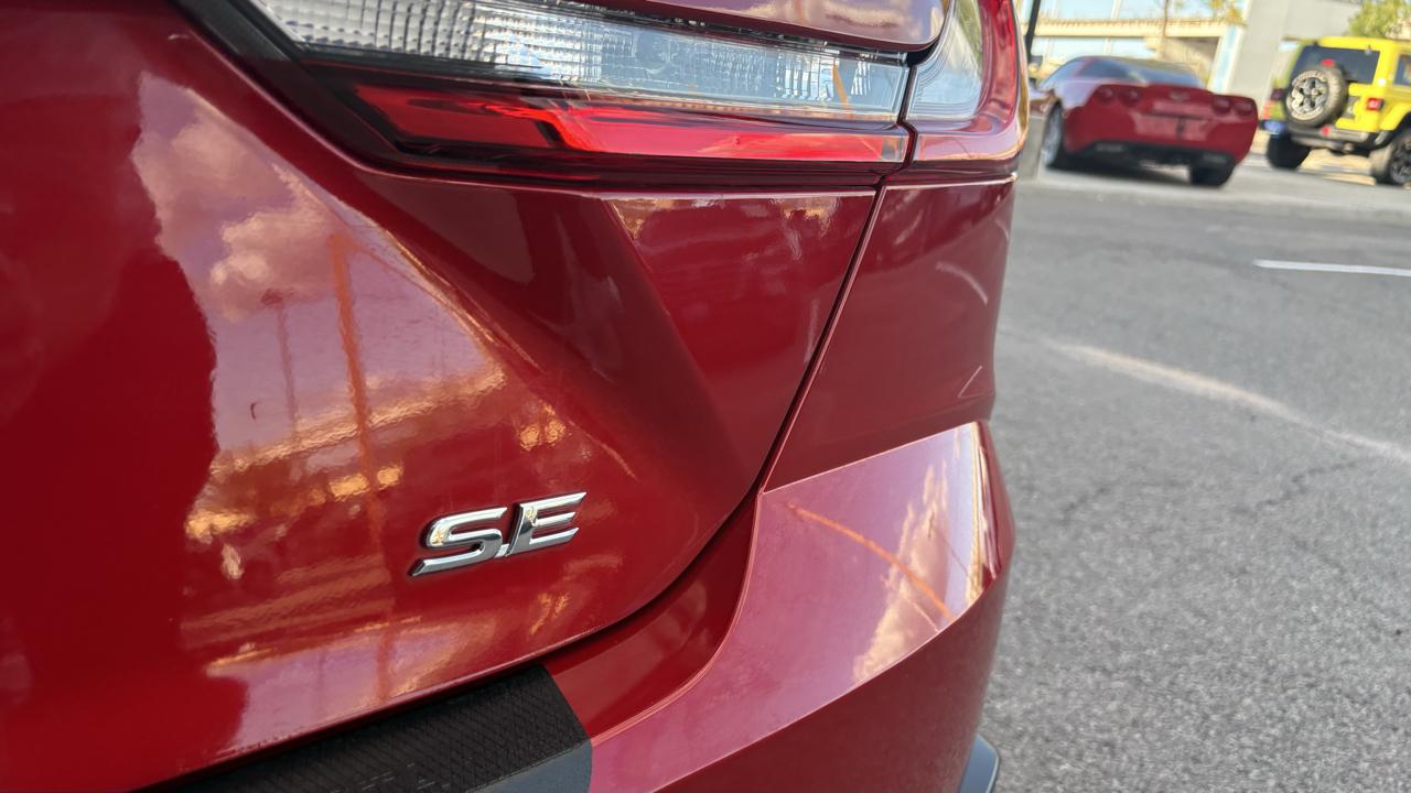 Toyota Camry Hybrid XLE 2025