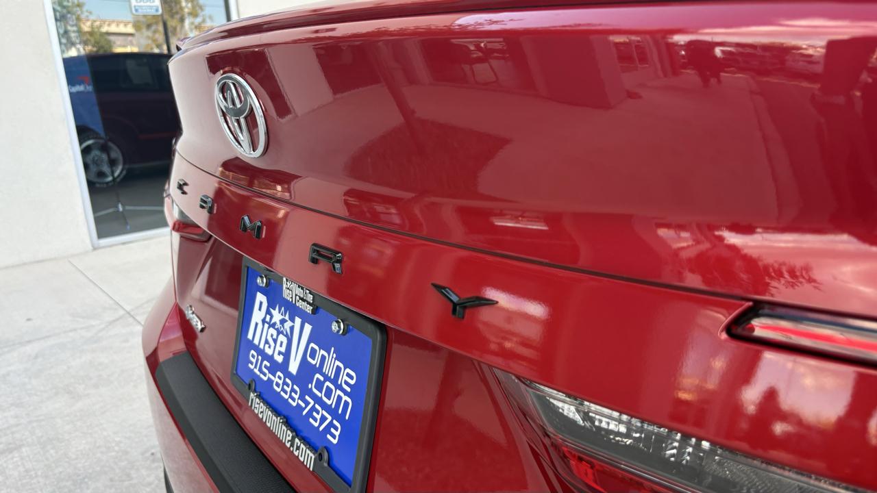 Toyota Camry Hybrid XLE 2025