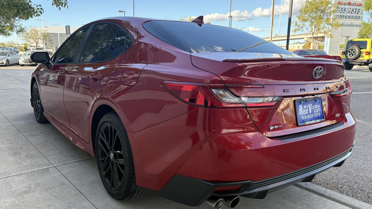 Toyota Camry Hybrid XLE 2025