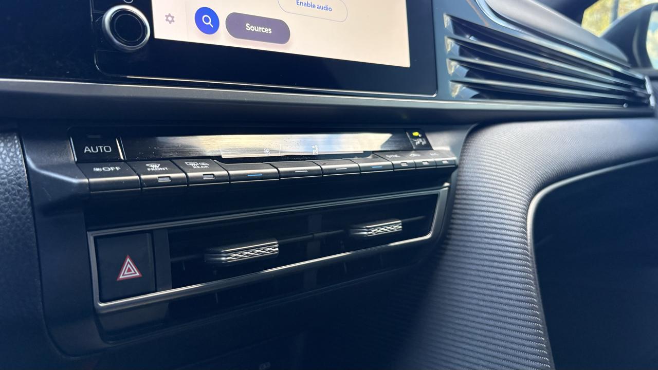 Toyota Camry Hybrid XLE 2025