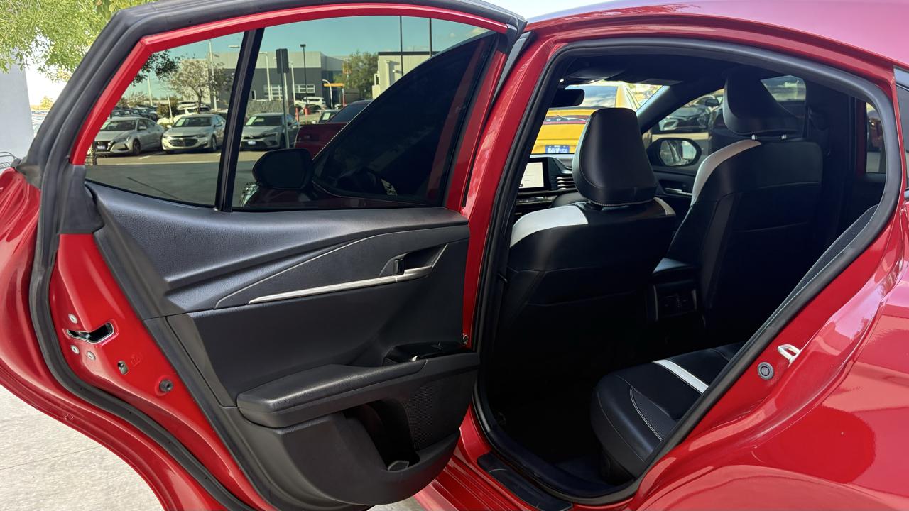 Toyota Camry Hybrid XLE 2025