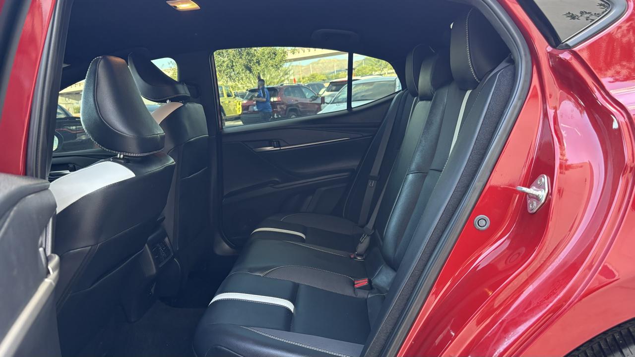Toyota Camry Hybrid XLE 2025