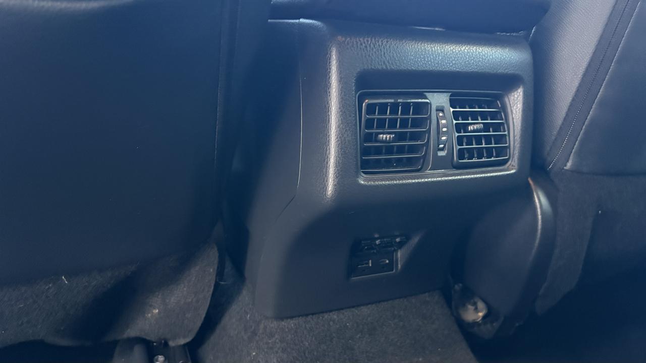 Toyota Camry Hybrid XLE 2025