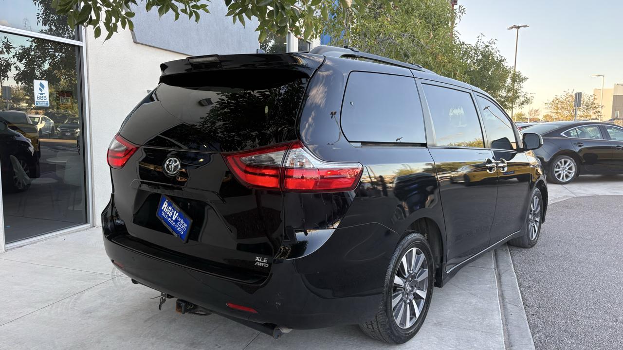 Toyota Sienna XLE 7-Passenger AWD 2020
