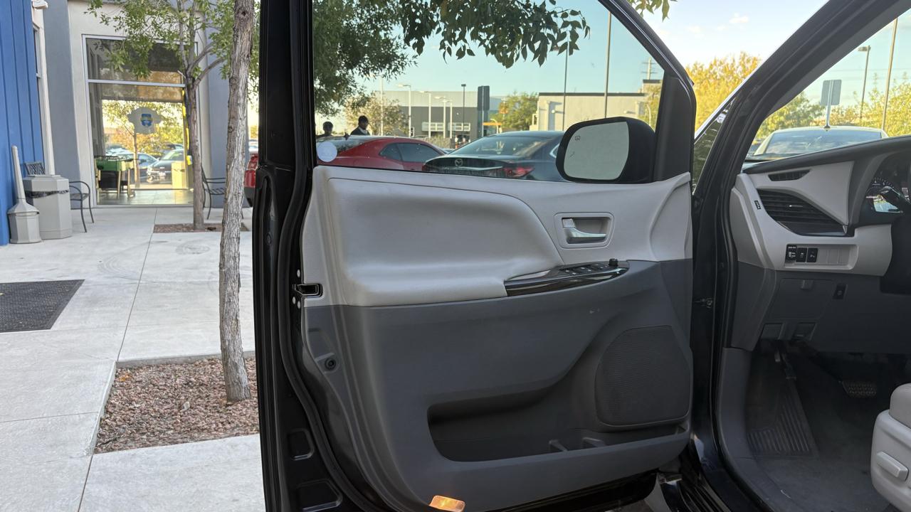 Toyota Sienna XLE 7-Passenger AWD 2020