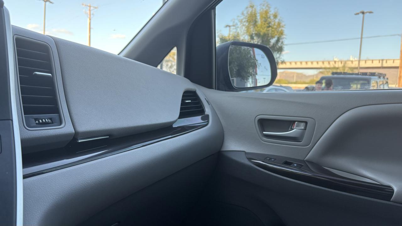 Toyota Sienna XLE 7-Passenger AWD 2020