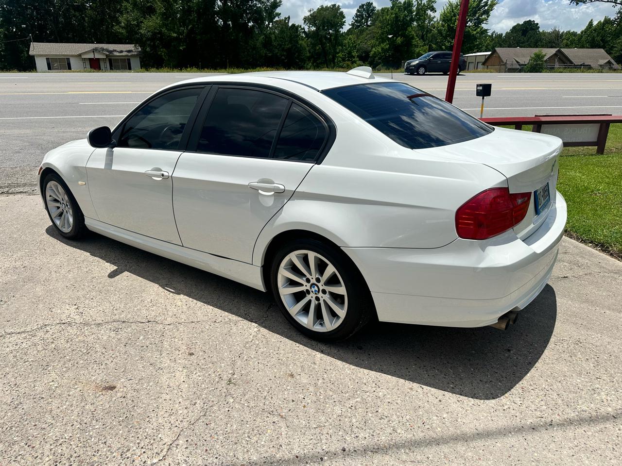 BMW 3-Series 328i SA SULEV 2011