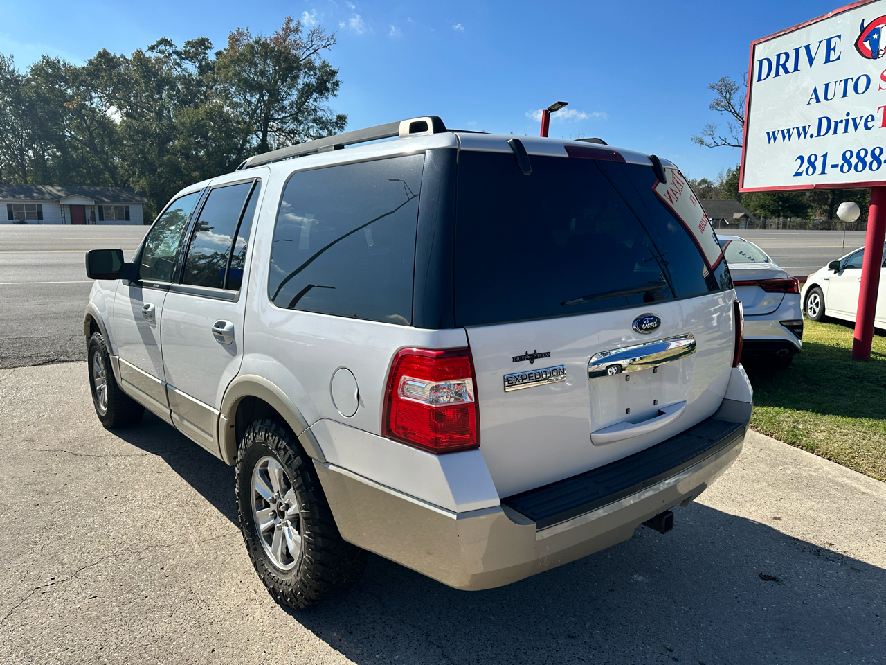 Ford Expedition 2WD 4dr Eddie Bauer 2010