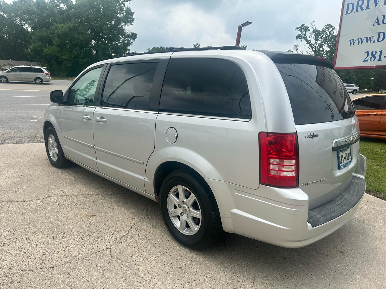 Chrysler Town & Country 4dr Wgn Touring 2010