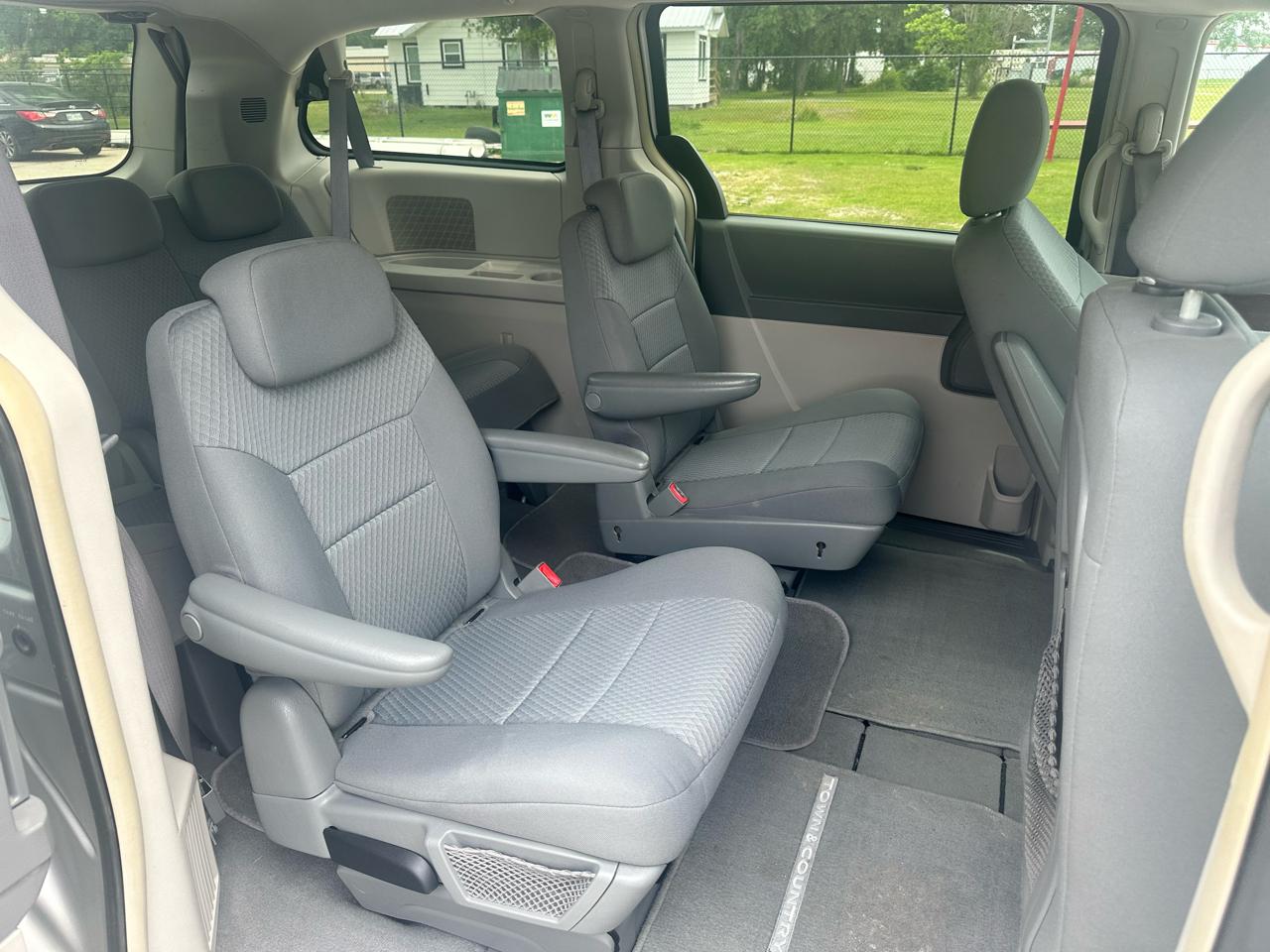 Chrysler Town & Country 4dr Wgn Touring 2010