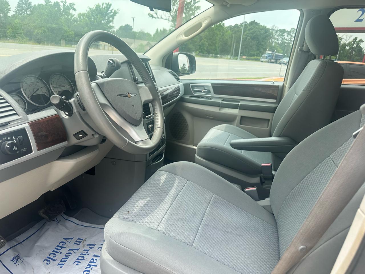 Chrysler Town & Country 4dr Wgn Touring 2010