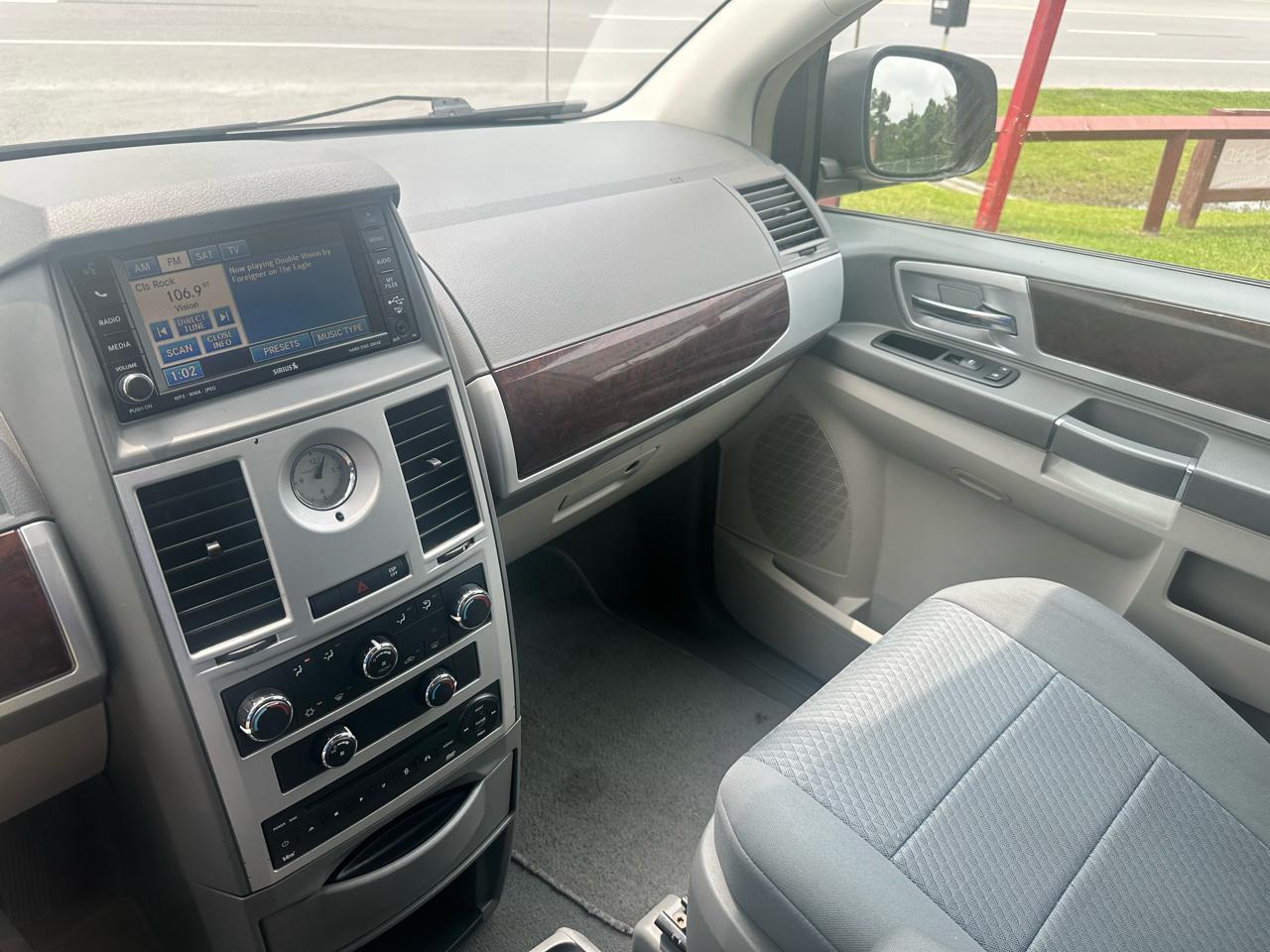 Chrysler Town & Country 4dr Wgn Touring 2010