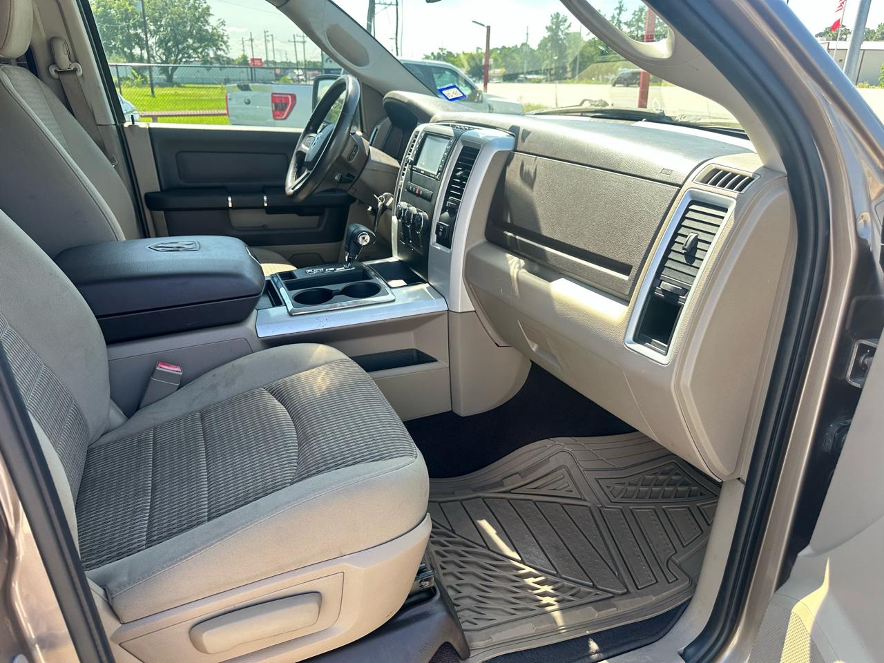 Dodge Ram 1500 2WD Crew Cab 140.5" SLT 2009