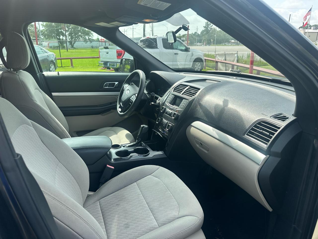 Ford Explorer Base FWD 2018