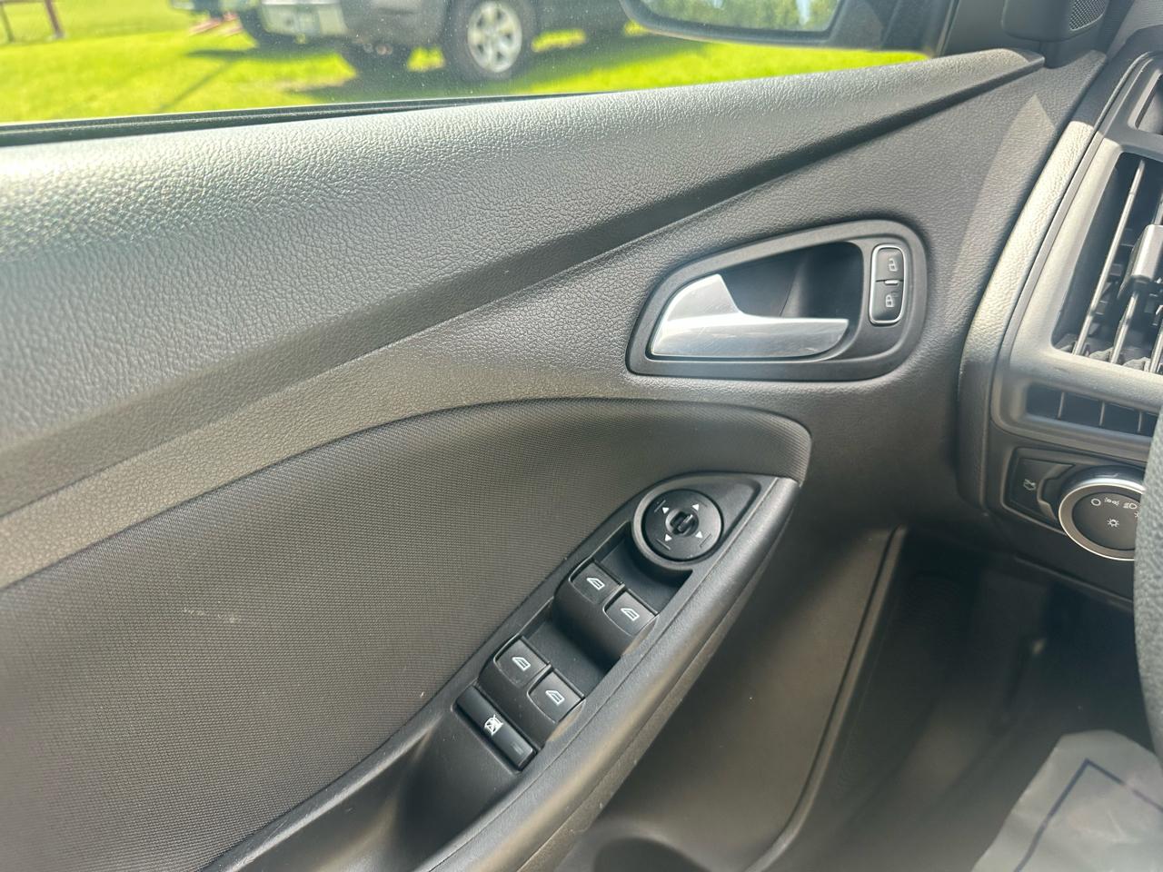 Ford Focus SE Sedan 2018
