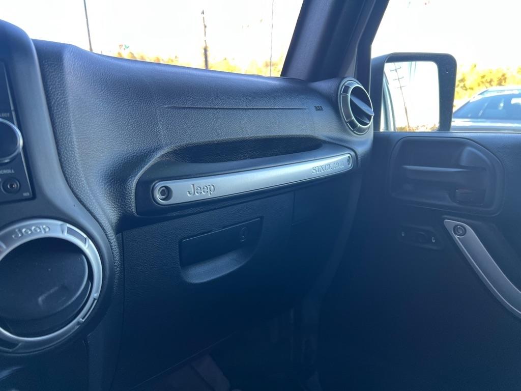 Jeep Wrangler Unlimited Sahara 4WD 2017
