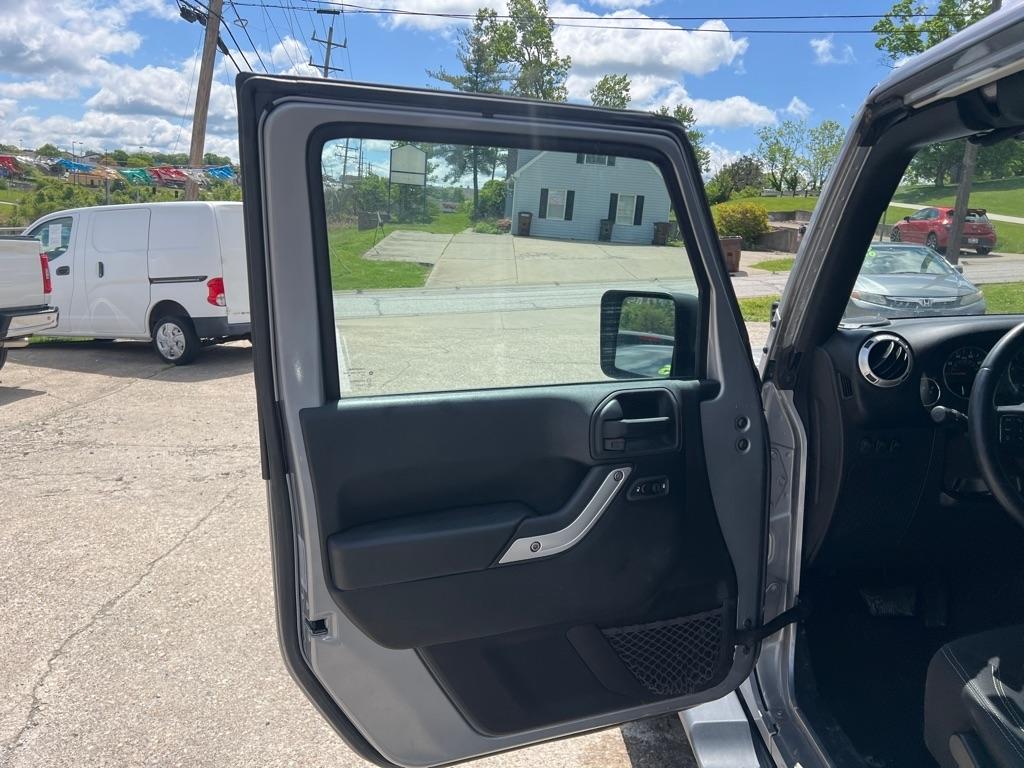 Jeep Wrangler Unlimited Sahara 4WD 2017