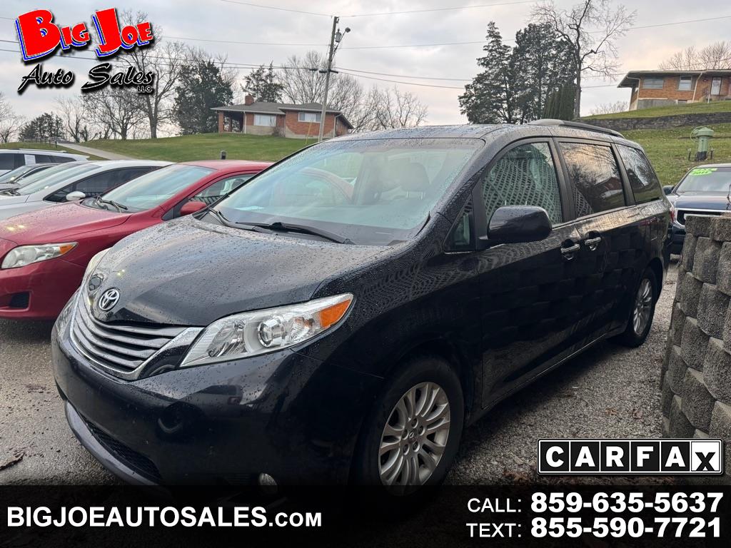 2017 Toyota Sienna XLE's photo