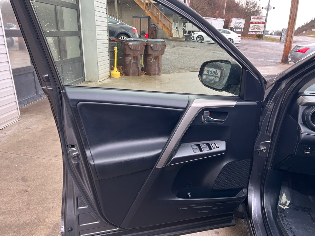 Toyota RAV4 XLE FWD 2018