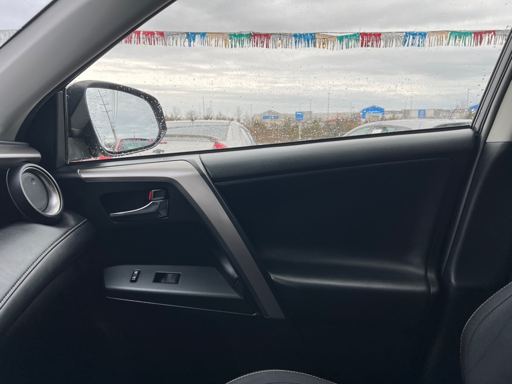 Toyota RAV4 XLE FWD 2018