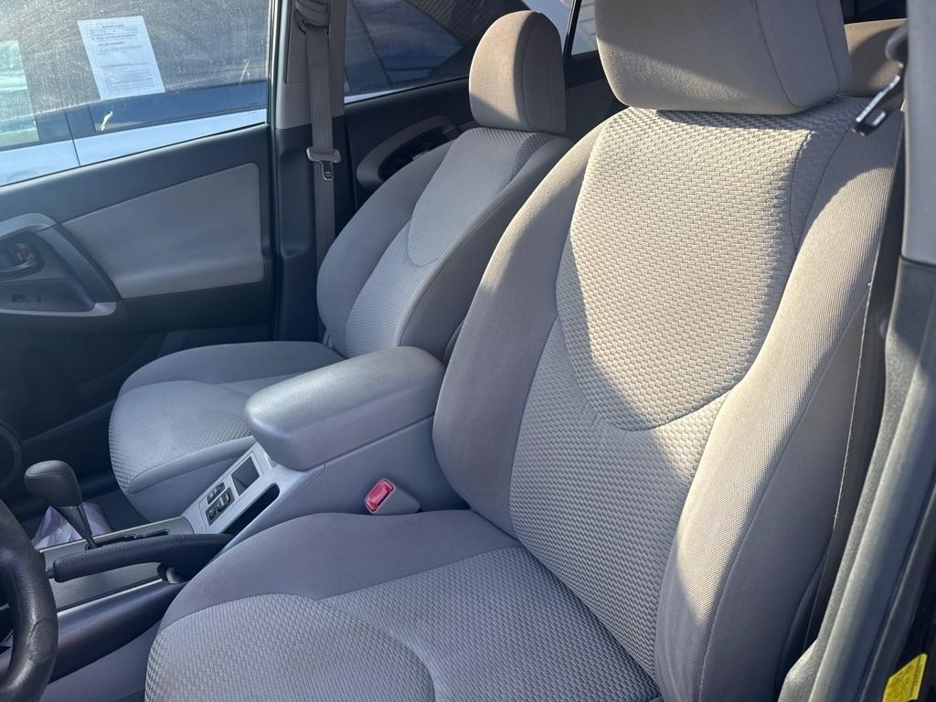 Toyota RAV4 Base I4 4WD 2012