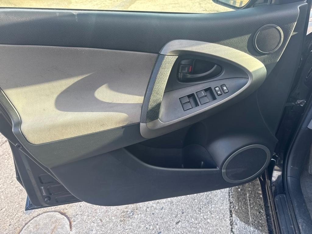 Toyota RAV4 Base I4 4WD 2012