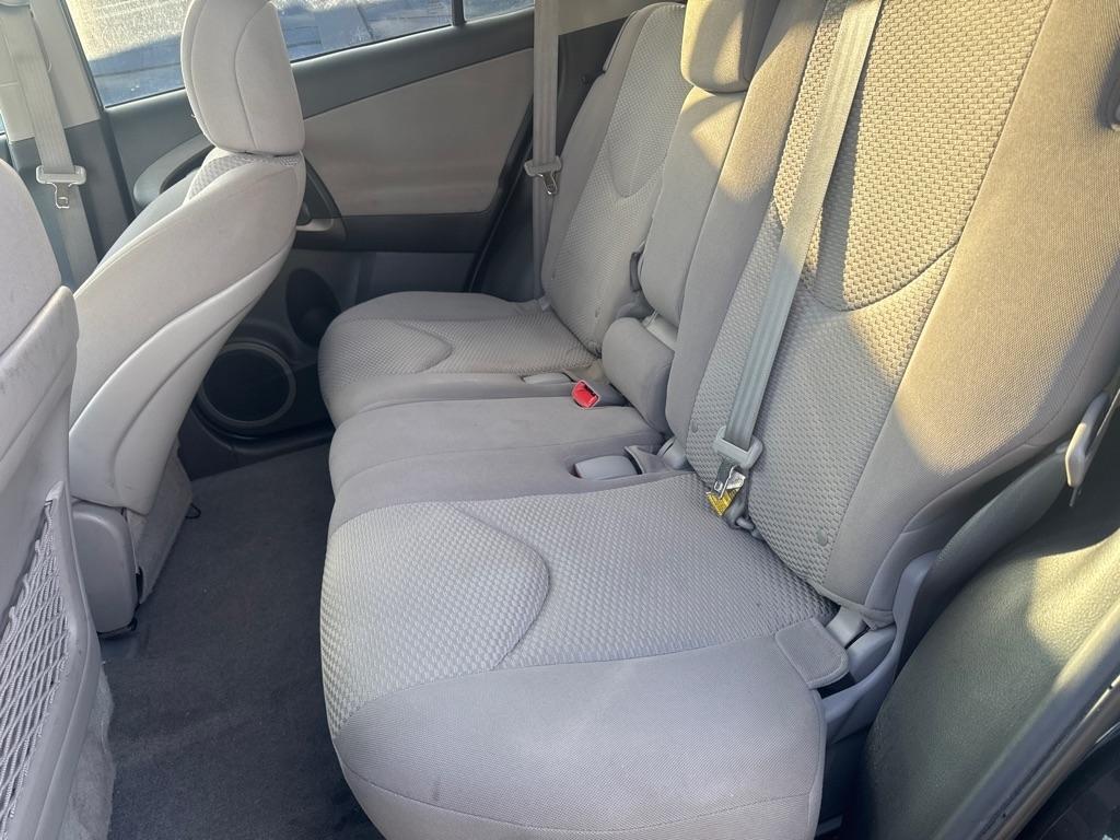 Toyota RAV4 Base I4 4WD 2012