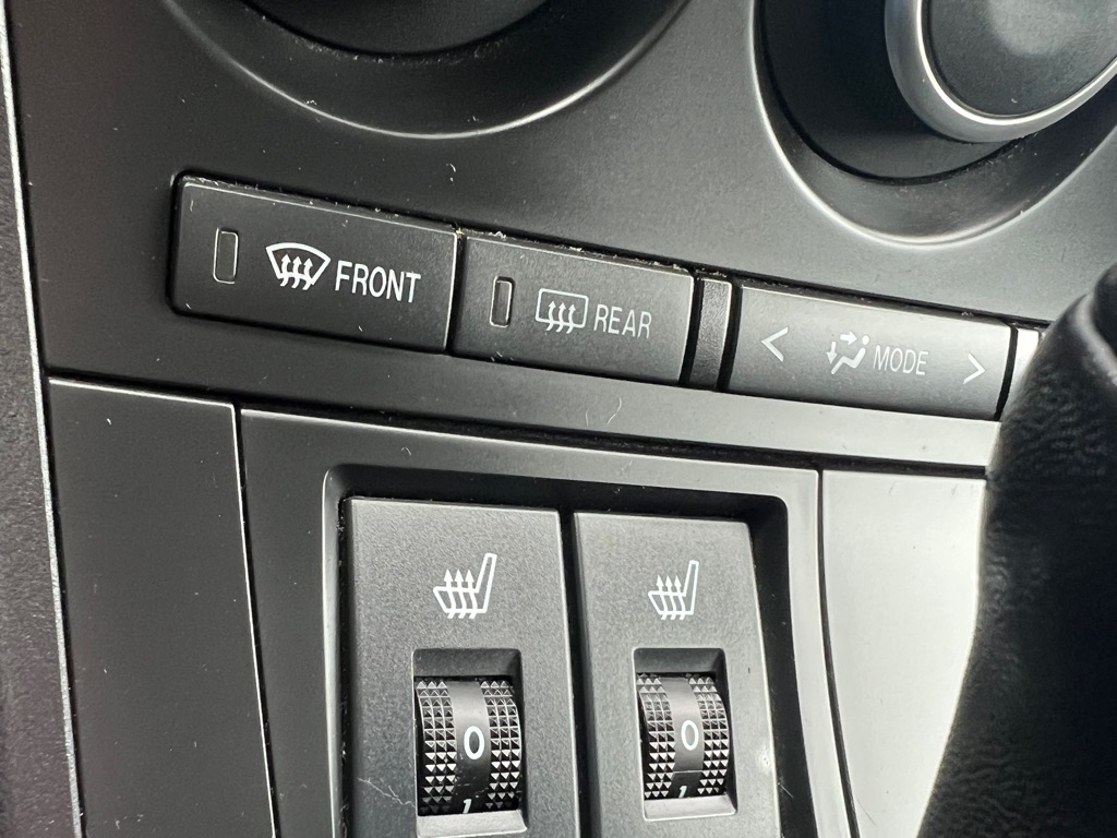 Mazda MAZDA3 i Grand Touring MT 5-Door 2013