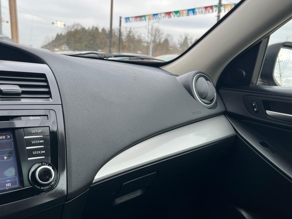 Mazda MAZDA3 i Grand Touring MT 5-Door 2013