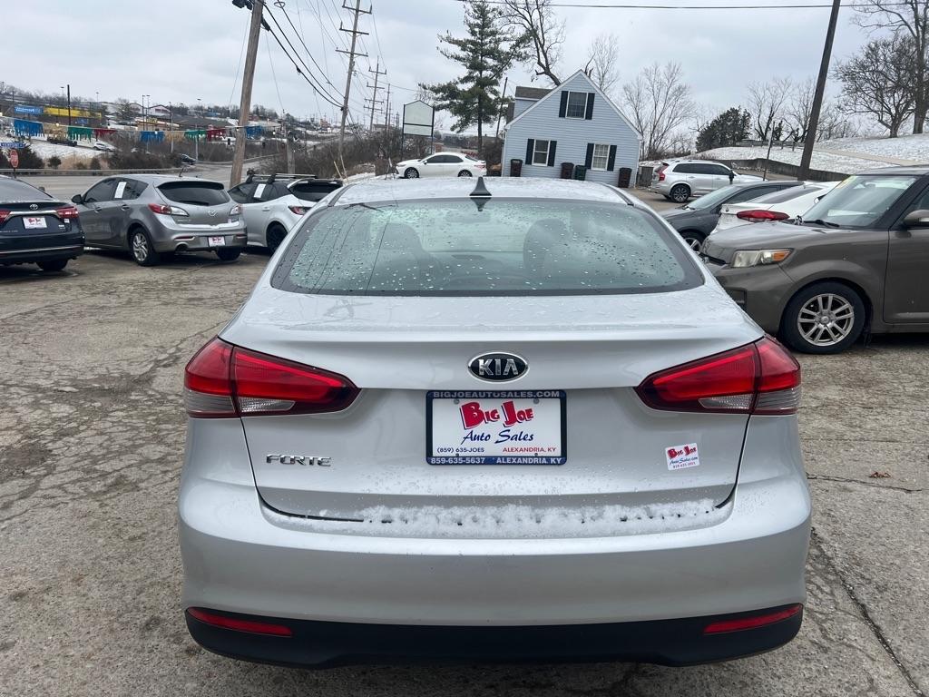 Kia Forte LX 5D Hatchback 2018